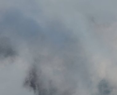 soyut grunge bulutlar, kopya alanı ile renkli arka plan