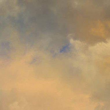 soyut grunge bulutlar, kopya alanı ile renkli arka plan