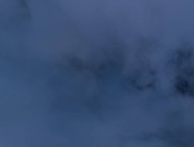 soyut grunge bulutlar, kopya alanı ile renkli arka plan