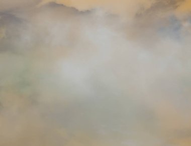 soyut grunge bulutlar, kopya alanı ile renkli arka plan