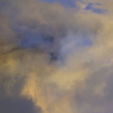 soyut grunge bulutlar, kopya alanı ile renkli arka plan