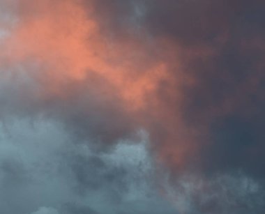 soyut grunge bulutlar, kopya alanı ile renkli arka plan