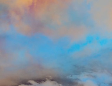 soyut grunge bulutlar, kopya alanı ile renkli arka plan