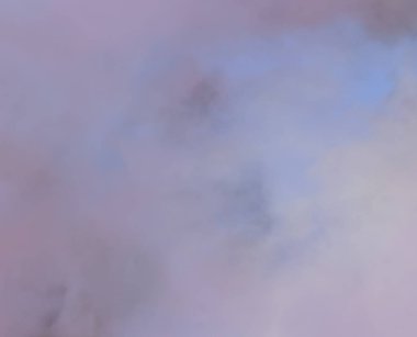 Grunge açık pembe, mor ve gökyüzü mavisi suluboya arka plan. Pürüzsüz pastel renkler ıslak etkisi el çizilmiş tuval. Tasarım için Aquarelle tonları kağıt dokulu illüstrasyon, vintage kart, retro şablonlar