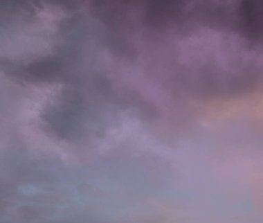 soyut grunge bulutlar, kopya alanı ile renkli arka plan