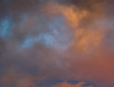 soyut grunge bulutlar, kopya alanı ile renkli arka plan