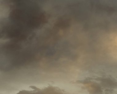 soyut grunge bulutlar, kopya alanı ile renkli arka plan