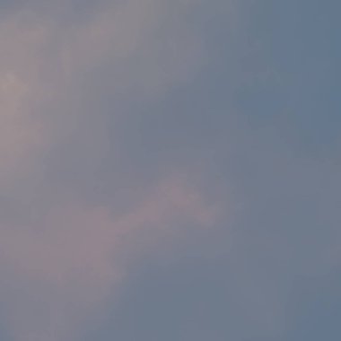 soyut grunge bulutlar, kopya alanı ile renkli arka plan