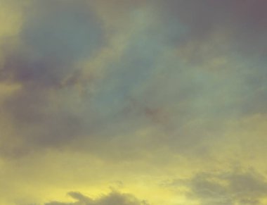 soyut grunge bulutlar, kopya alanı ile renkli arka plan