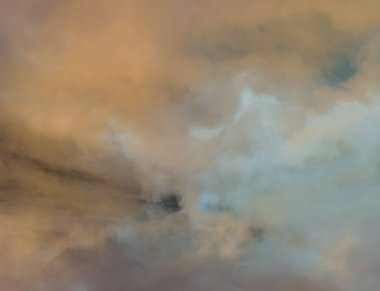 soyut grunge bulutlar, kopya alanı ile renkli arka plan