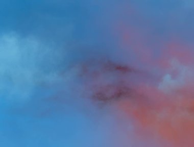 soyut grunge bulutlar, kopya alanı ile renkli arka plan