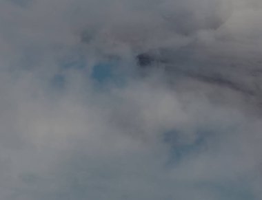 soyut grunge bulutlar, kopya alanı ile renkli arka plan