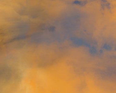 soyut grunge bulutlar, kopya alanı ile renkli arka plan