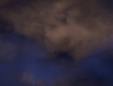 soyut grunge bulutlar, kopya alanı ile renkli arka plan