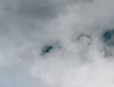 soyut grunge bulutlar, kopya alanı ile renkli arka plan