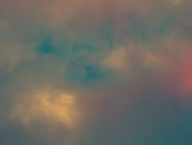 soyut grunge bulutlar, kopya alanı ile renkli arka plan