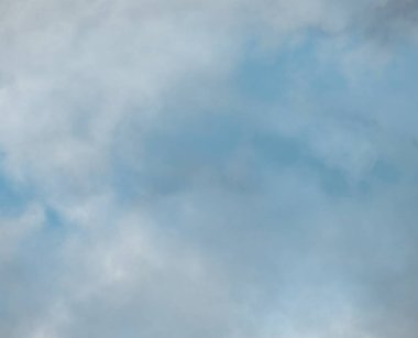 Mavi gökyüzü bulutlu web tasarımı için uygun.