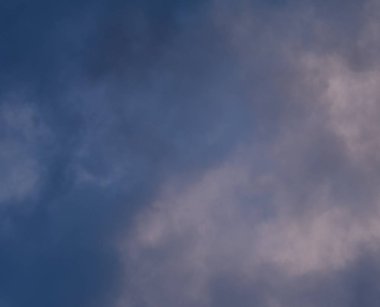 soyut grunge bulutlar, kopya alanı ile renkli arka plan