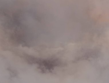 soyut grunge bulutlar, kopya alanı ile renkli arka plan