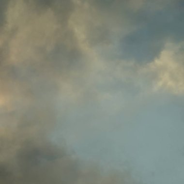 soyut grunge bulutlar, kopya alanı ile renkli arka plan