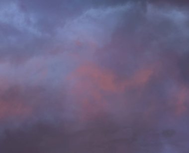 soyut grunge bulutlar, kopya alanı ile renkli arka plan