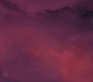 gün batımında renkli bulutlar