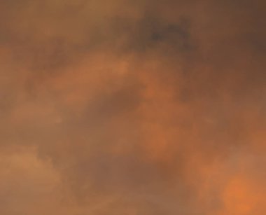 soyut grunge bulutlar, kopya alanı ile renkli arka plan