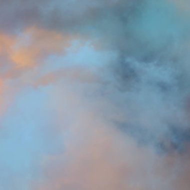 soyut grunge bulutlar, kopya alanı ile renkli arka plan