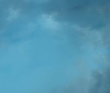 Mavi bulutlar gökyüzünde