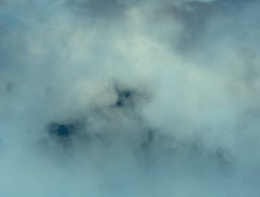 Modern sanat. Renkli çağdaş sanat eserleri. Renkli boya darbeleri. Soyut arkaplanda fırça darbeleri. fırça boyası.