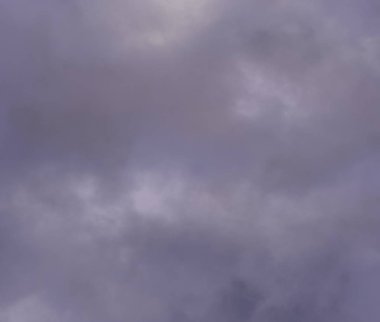 Fırtına öncesi kara bulutlar ve gökyüzü