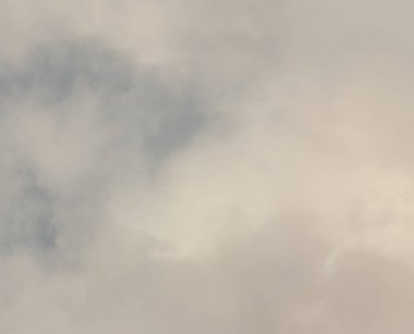 Bulutlar havada birçok şekli Dönüştür.