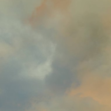 soyut grunge bulutlar, kopya alanı ile renkli arka plan