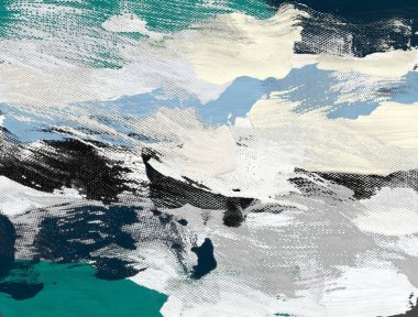 Sahildeki deniz manzarası.