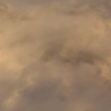 Sarı Bulut ve Siyah gökyüzü