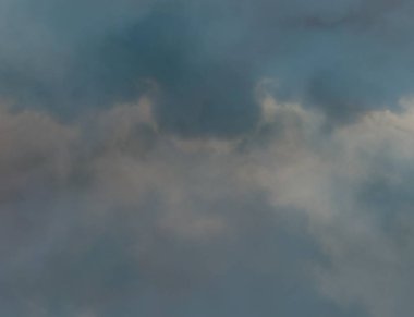 soyut grunge bulutlar, kopya alanı ile renkli arka plan