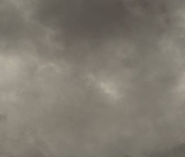 uğursuz karanlık bulutlu fırtınalı gökyüzü arka plan görüntüsü.