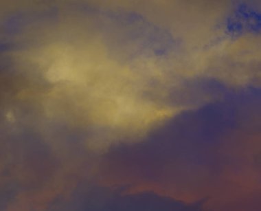 soyut grunge bulutlar, kopya alanı ile renkli arka plan