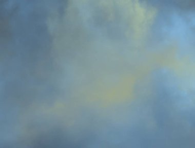 Arka plan renginin mavi renk arka plan üzerinde izole soyut beyaz duman. Beyaz sis duvar. 3D çizim