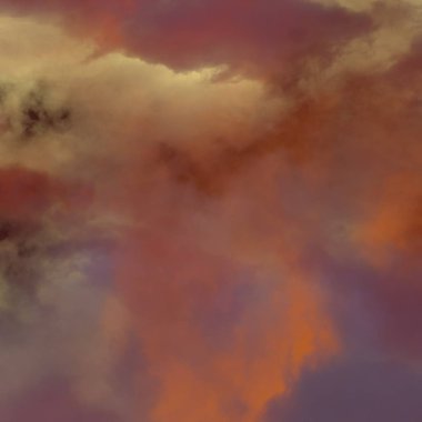 soyut grunge bulutlar, kopya alanı ile renkli arka plan