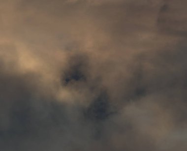 soyut grunge bulutlar, kopya alanı ile renkli arka plan