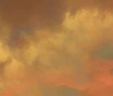 Turuncu sis ve siyah sahne stüdyosu vitrin oda arka plan üzerinde sis etkisi.