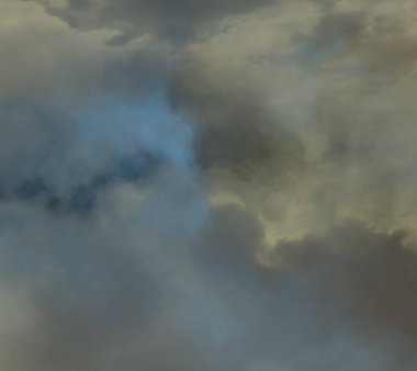 soyut grunge bulutlar, kopya alanı ile renkli arka plan