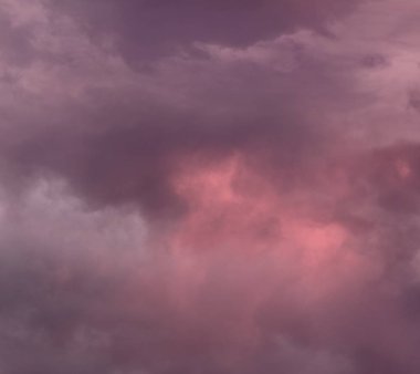 Fırtınalı havalarda bulutlar.