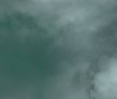  Beyaz ve siyah gökyüzü