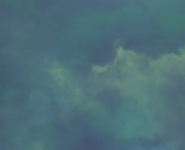 Yaratıcı ıslak mürekkep etkisi turkuaz renkli suluboya arka plan. Açık gökyüzü mavi tonları çerçeve illüstrasyon. Grunge aquarelle boyalı kağıt dokulu tuval vintage tasarım, davet kartı, şablon için