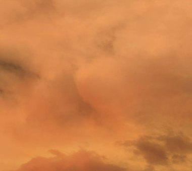 Bulutlarda gün batımı 