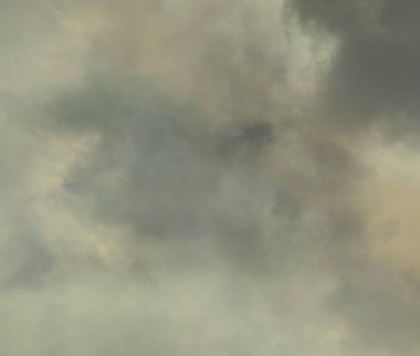 sisli yol form üst görünümünde yol doğa.