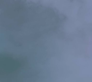 Beyaz bulutlar açık gün