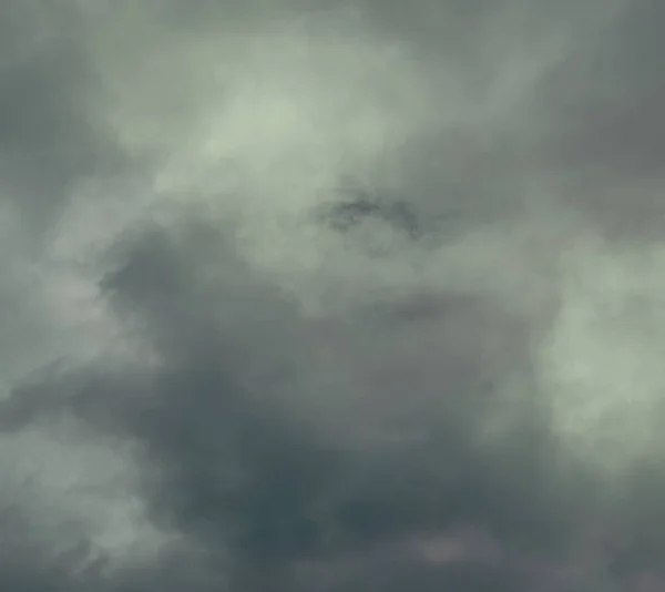 Céu Azul Escuro Dramático Com Nuvens Tempestuosas — Fotografia de Stock